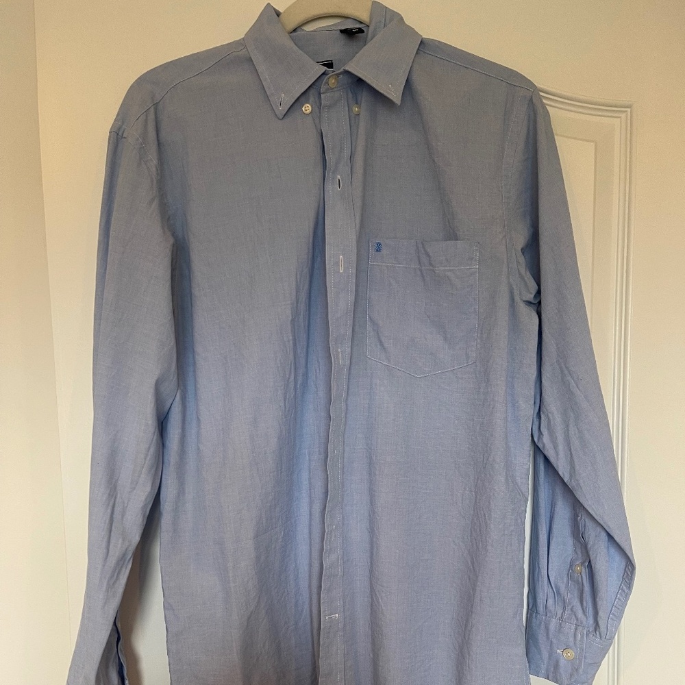Men’s Izod button down shirt